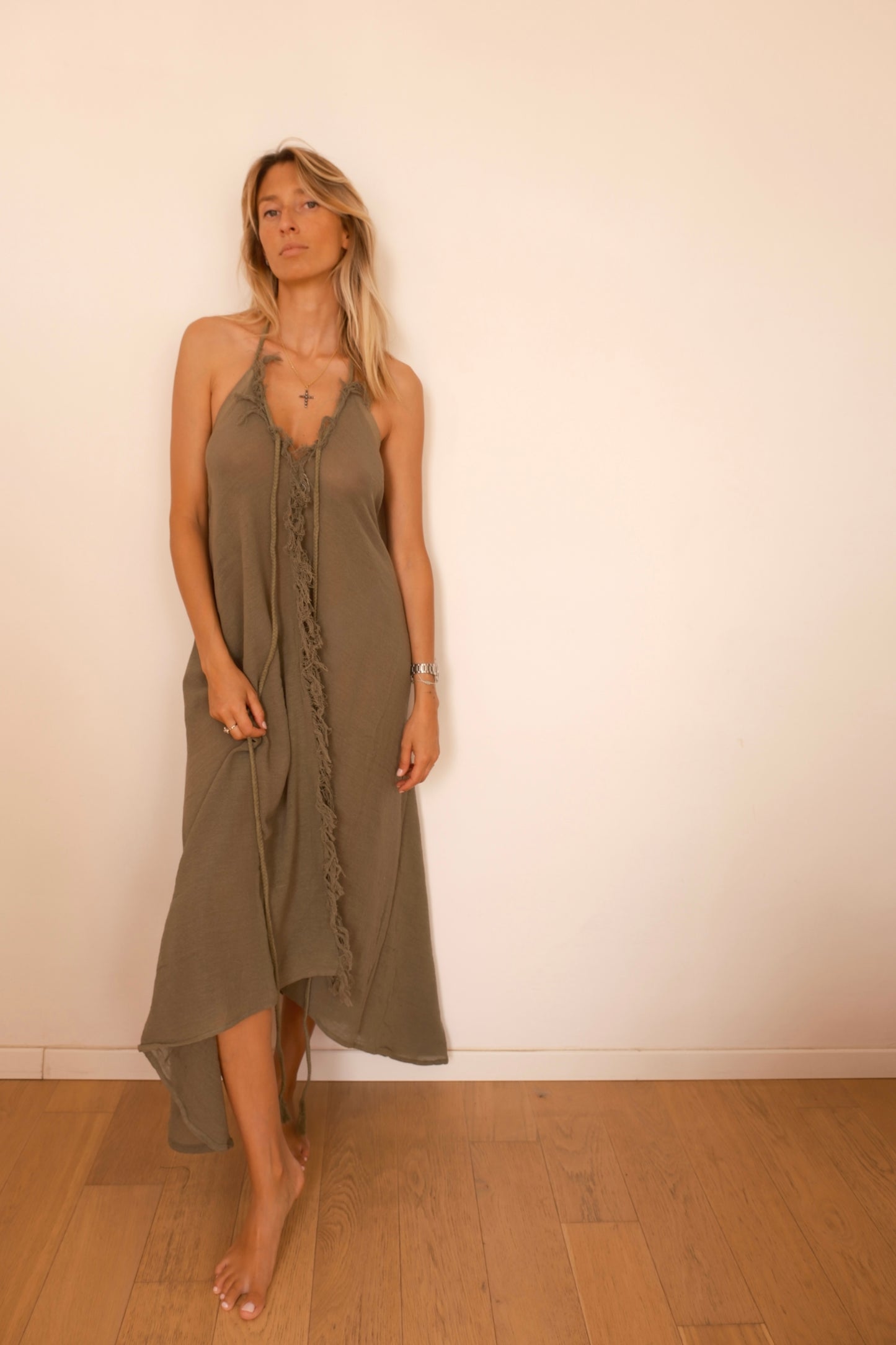 KALI DRESS KAKI — Robe longue dos nu