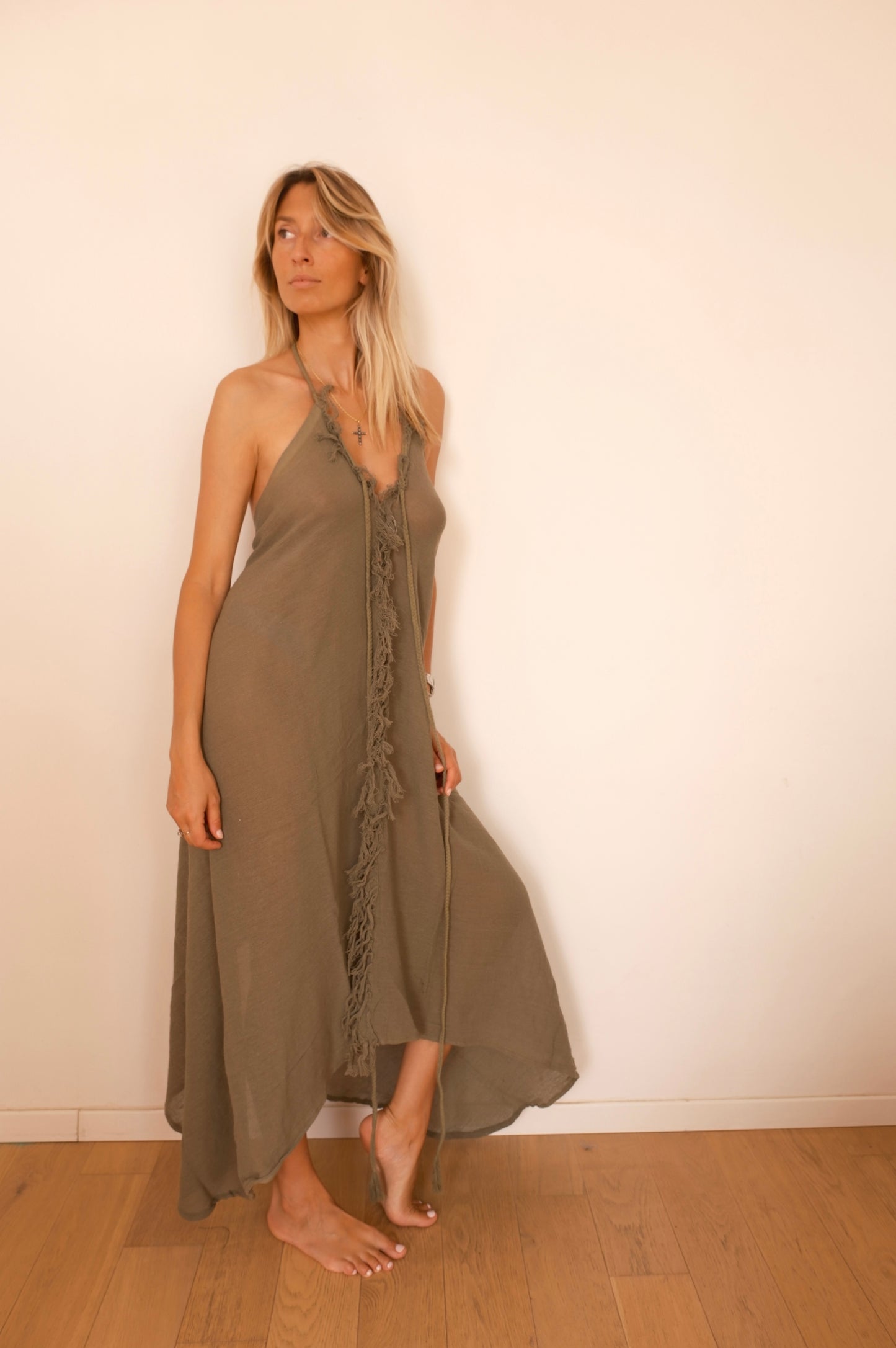 KALI DRESS KAKI — Robe longue dos nu