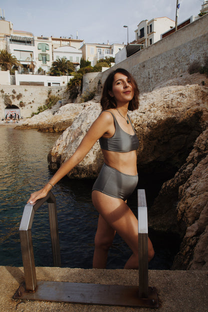 Bas de maillot sculptant réversible vert céladon et gris irisé - Coco La Rochelle